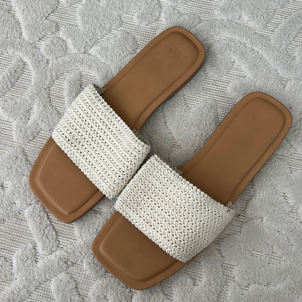 Size 11 Abercrombie sandals
